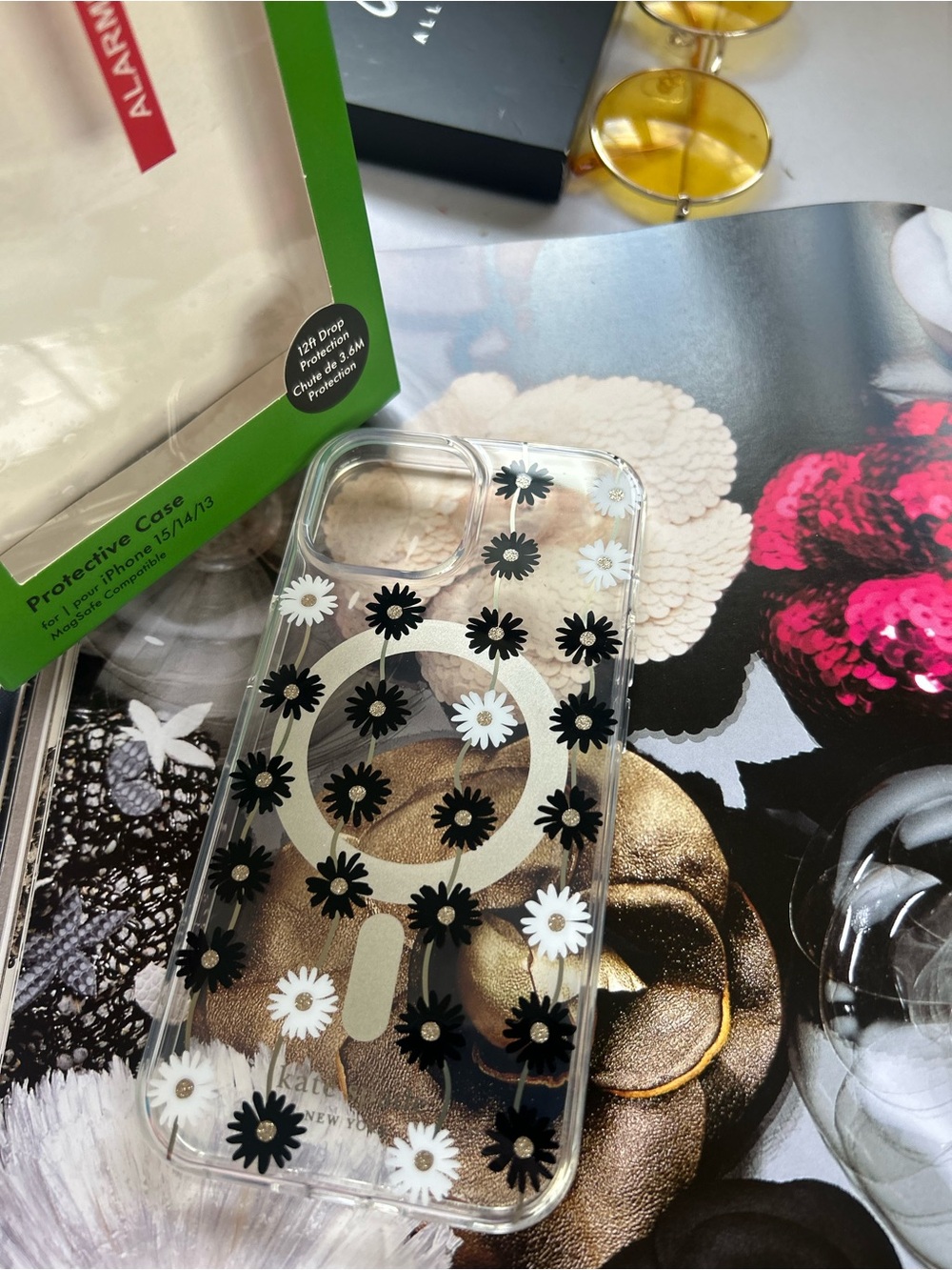 IPhone 15/ 14/13 kate spade Clear Black & White Daisy iPhone Protective Case - Picture 5 of 8